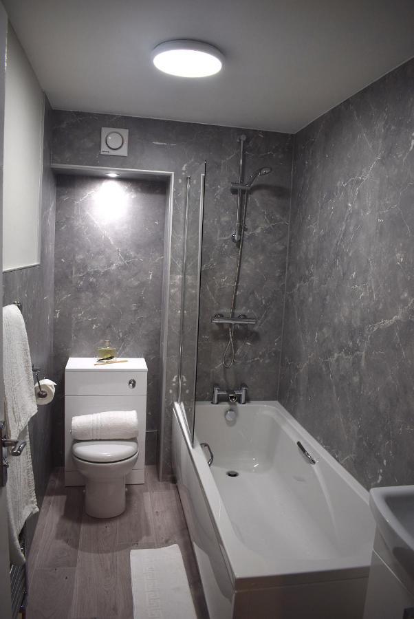 Kelpies Serviced Apartments- Victoria Фалькирк Экстерьер фото