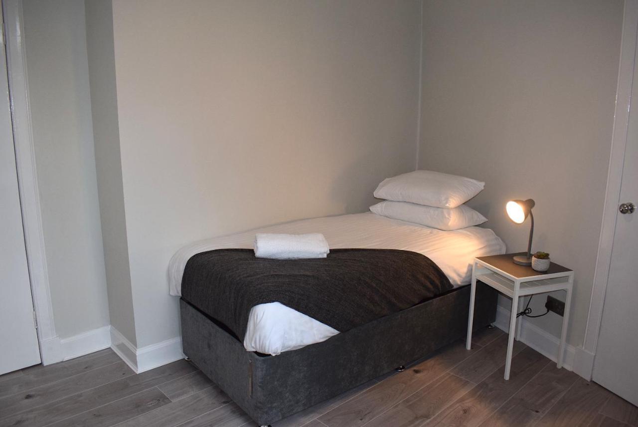 Kelpies Serviced Apartments- Victoria Фалькирк Экстерьер фото